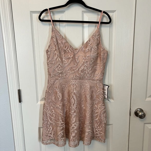 Speechless NWT Womens Blush/Nude Floral Spaghetti Strap V Neck Mini Dress 13 - Picture 1 of 5
